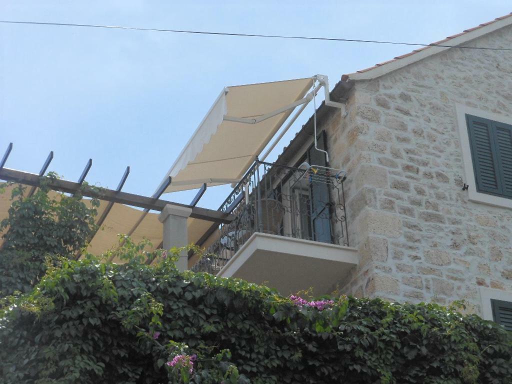 Villa Anna Milna  Exterior photo